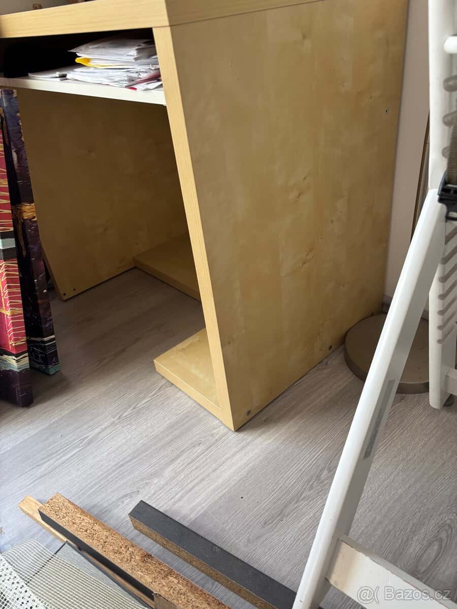 Psací stůl ikea 3