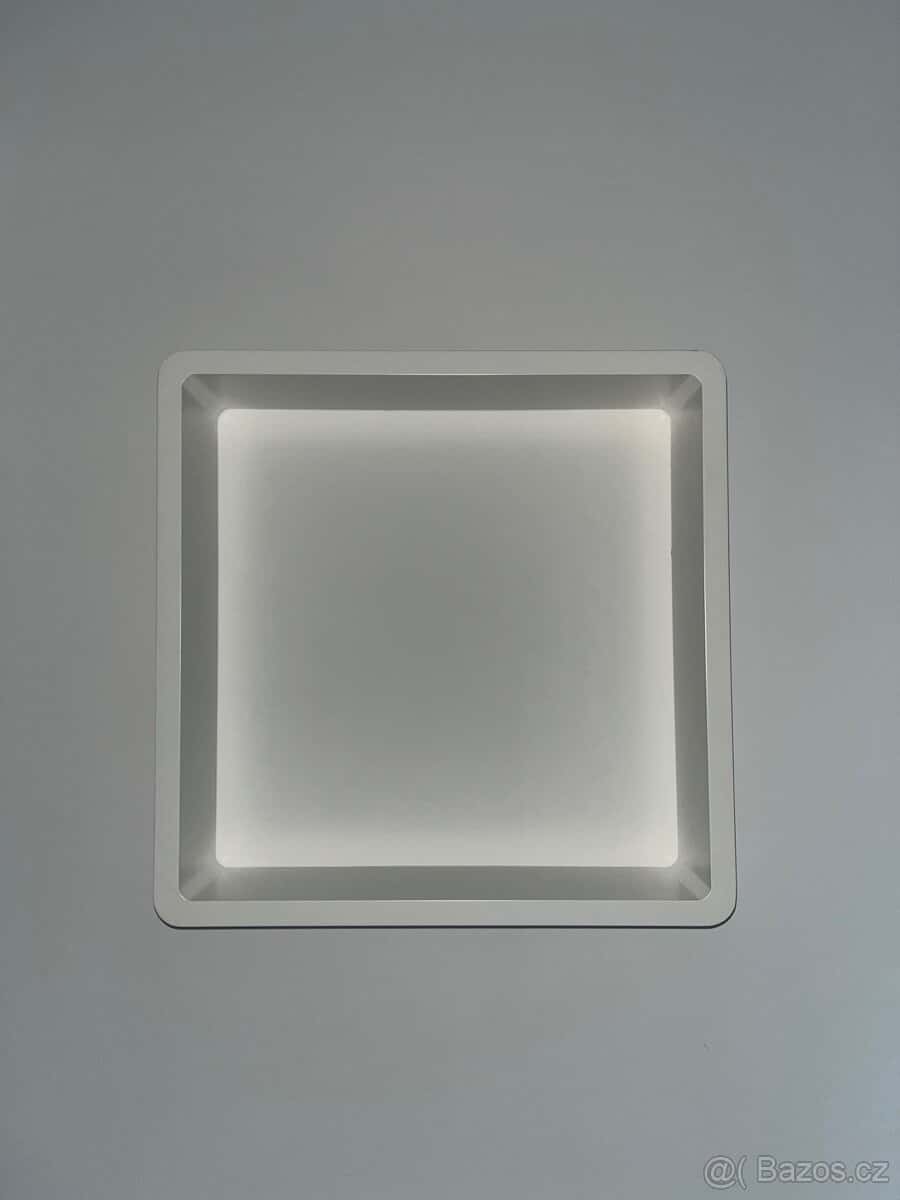 Sada 4 čtvercových polic 4