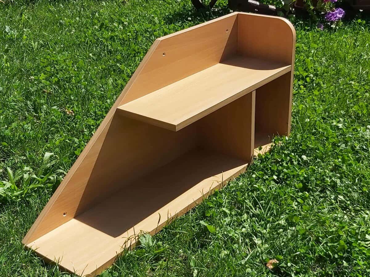 Dřevěná polička 2