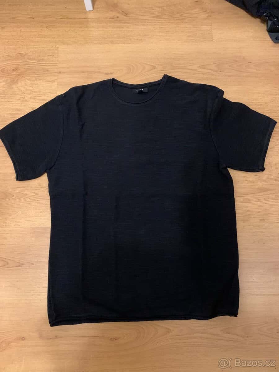 PRODÁM MÓDNÍ TRIČKO - ČERNÁ 1
