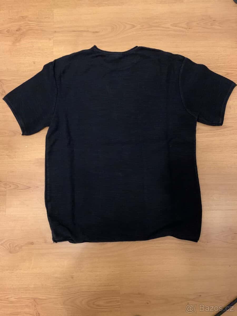 PRODÁM MÓDNÍ TRIČKO - ČERNÁ 2