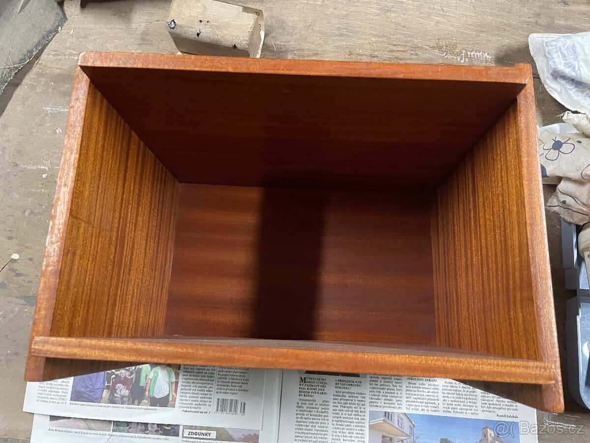 Dřevěná polička 3