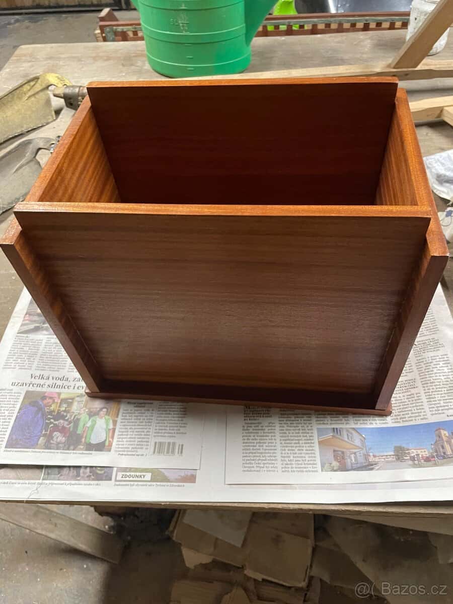 Dřevěná polička 7