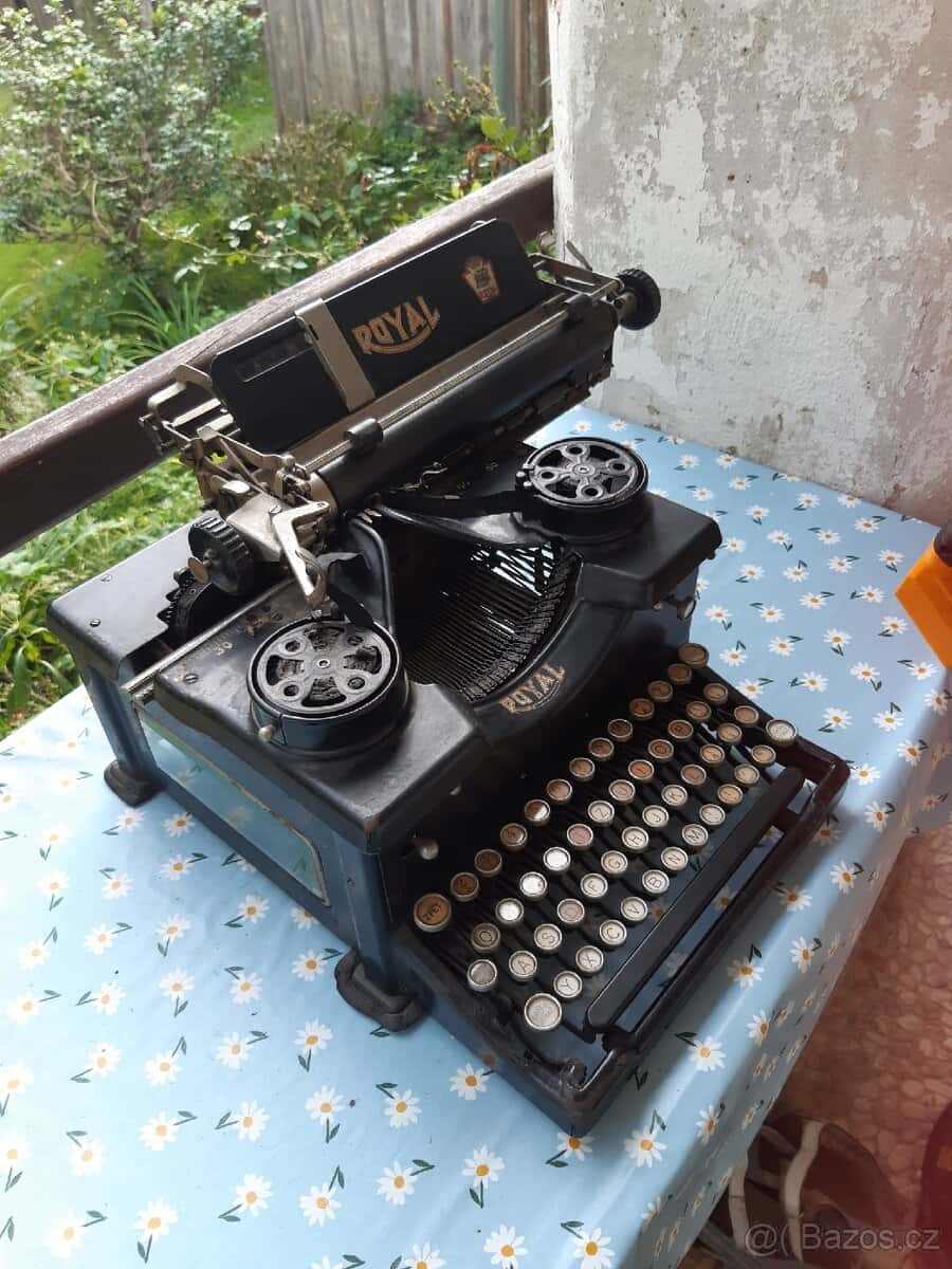 Starý psací stroj 3