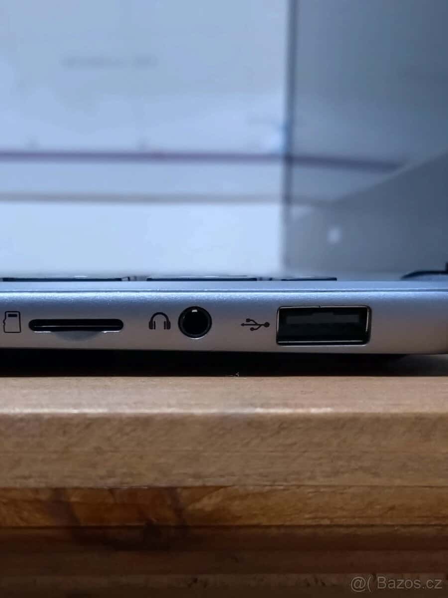 Notebook UMAX Visionbook 3