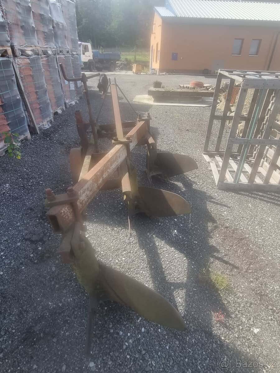 Pluh za traktor 2