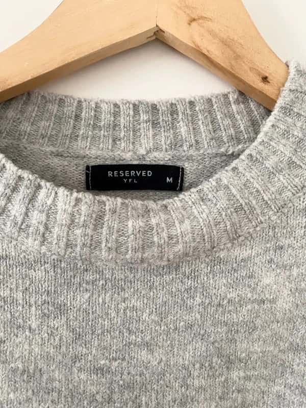 Svetr Reserved 2