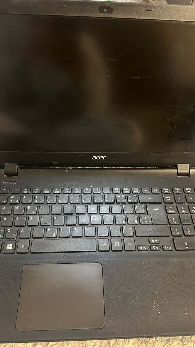 Acer notebook a další 2