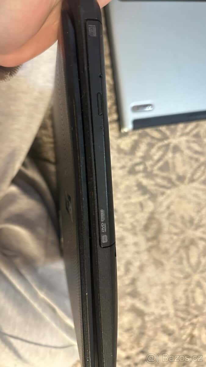 Acer notebook a další 3