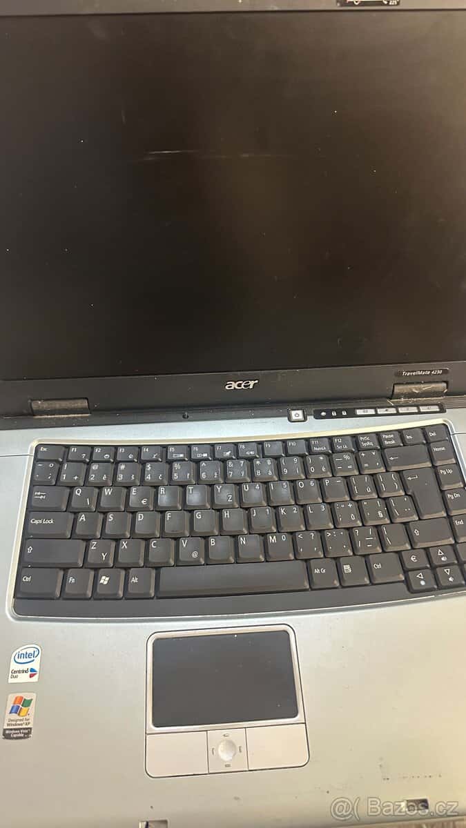 Acer notebook a další 8