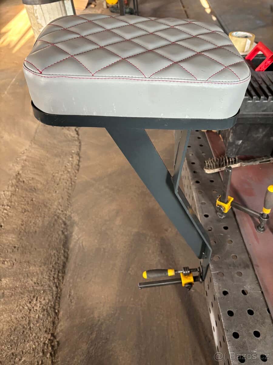 Sedačka spolujezdce 7