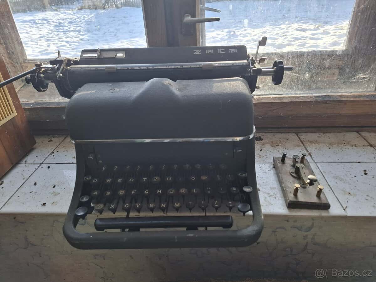 Starý psací stroj 2