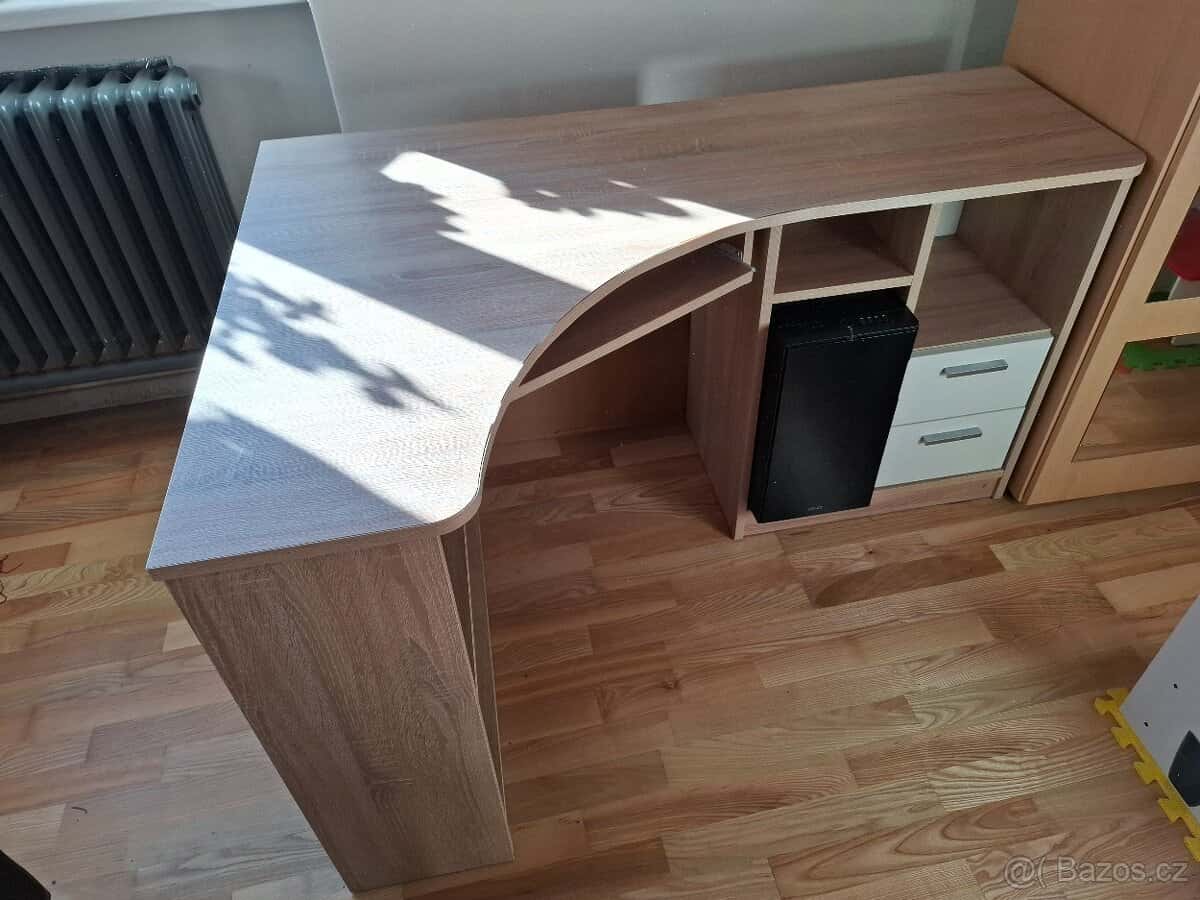 Rohový PC stůl 2