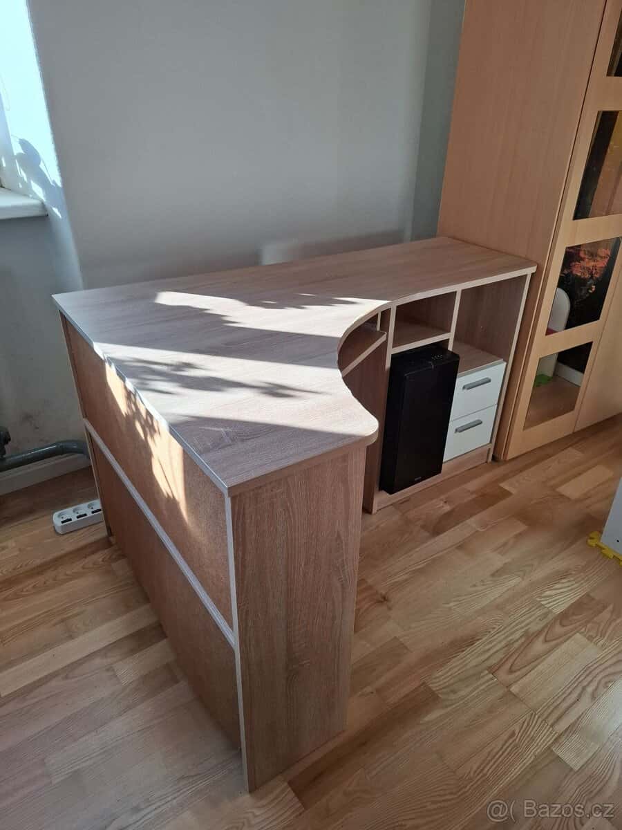 Rohový PC stůl 3