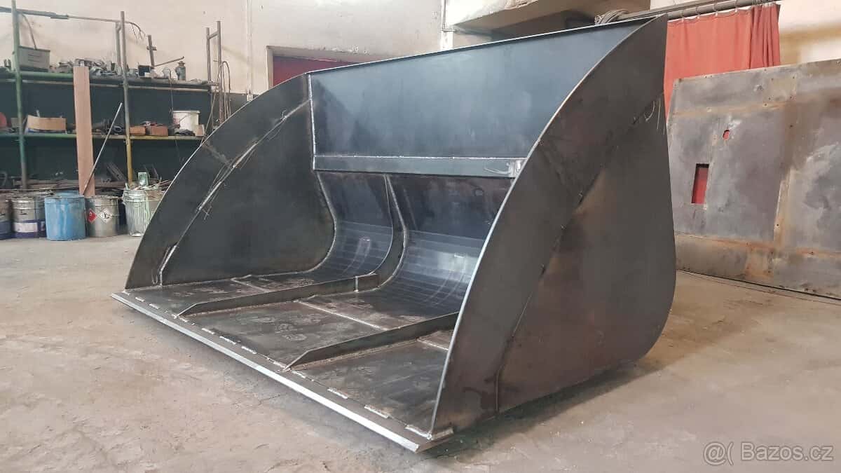 Lopata objemová 2,5m3 2