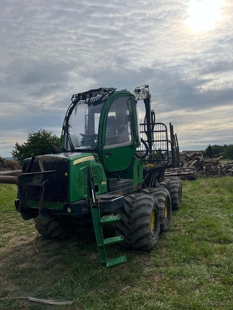 John Deere 810 E 1