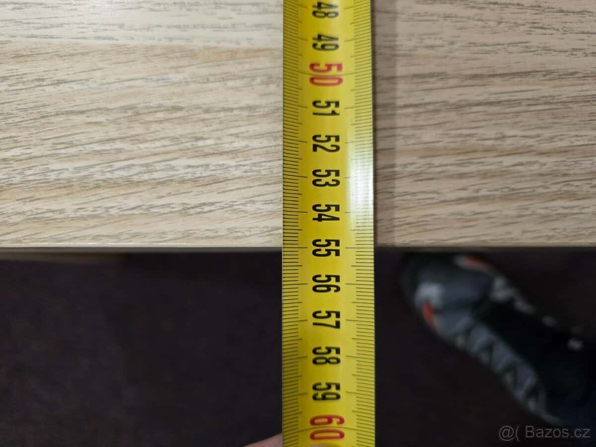 Stůl IKEA 4
