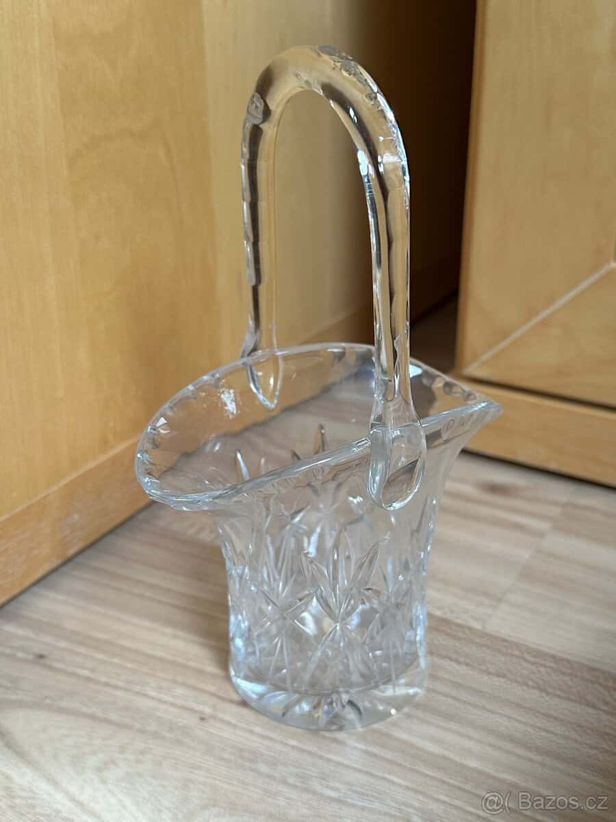 Skleněný košík 1