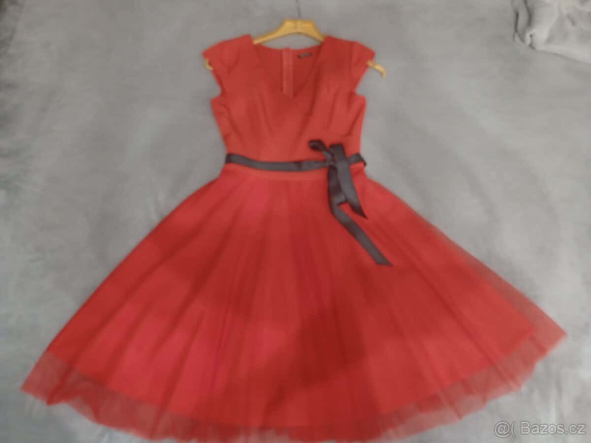 Červené šaty Bára styl 1