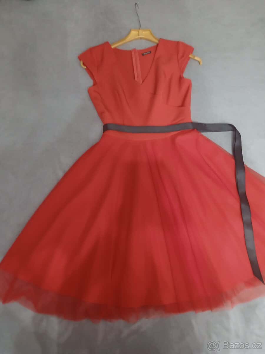 Červené šaty Bára styl 3