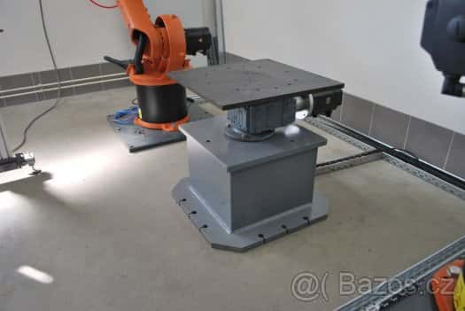 KUKA Robot otocne stoly 2