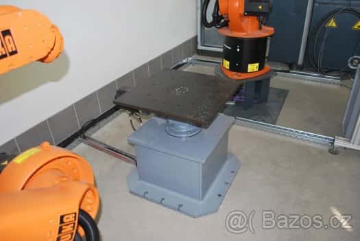 KUKA Robot otocne stoly 3
