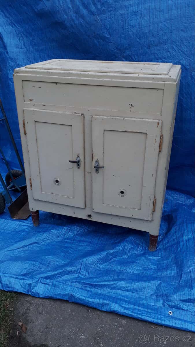 Starožitná lednice 2