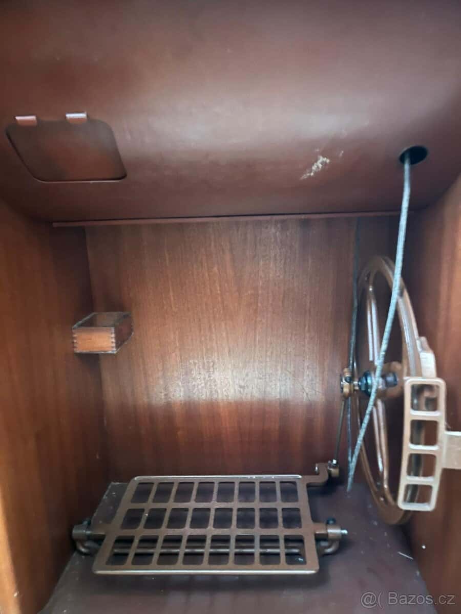 Šicí stroj Minerva 8