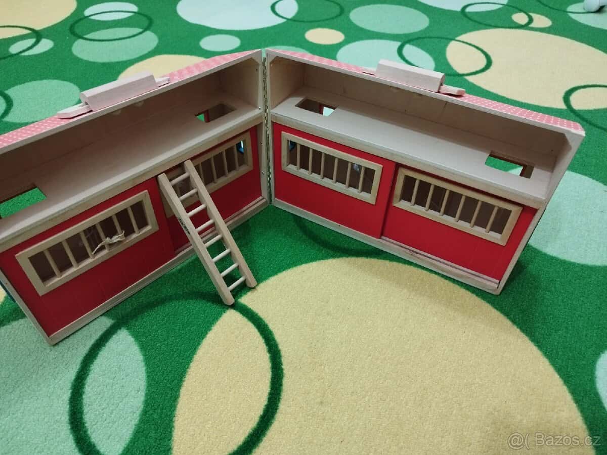 Domeček, stáje 2