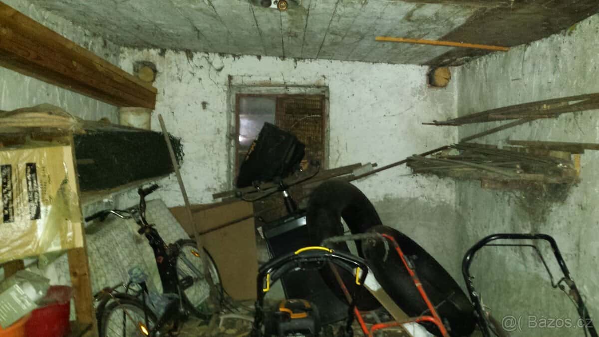 Garáž v Libočanech 9