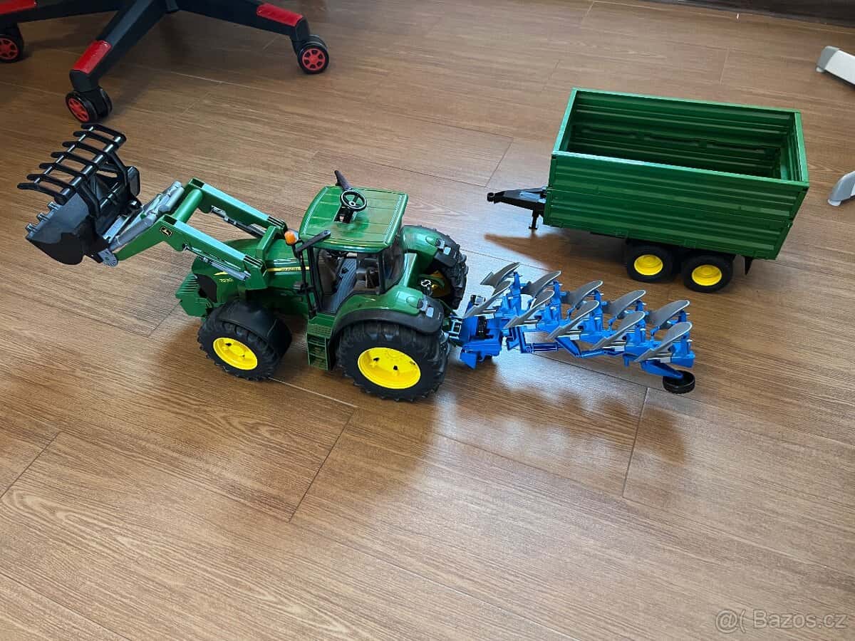 Traktor John Deere 4