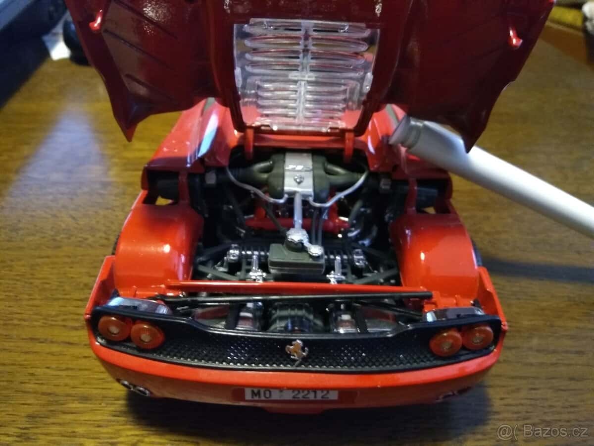 Prodám modely 1/18 5