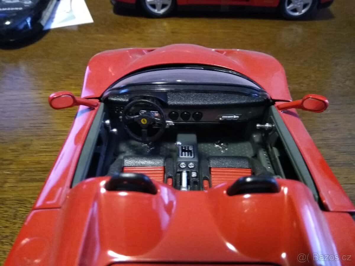 Prodám modely 1/18 11