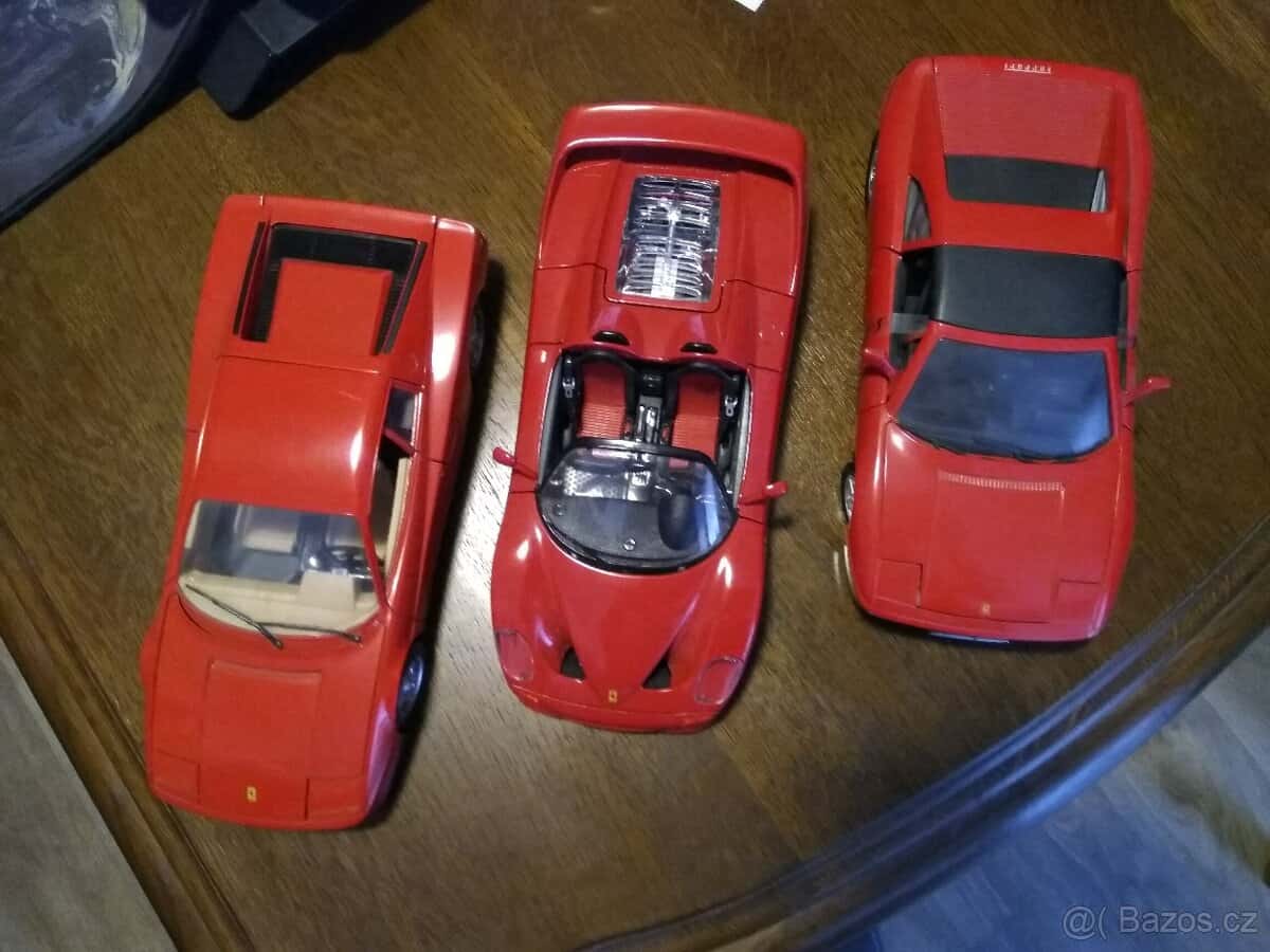 Prodám modely 1/18 13