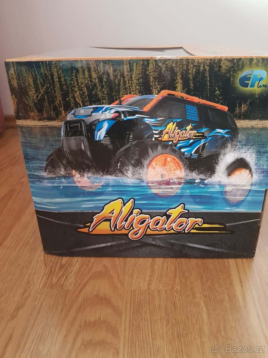 RC auto Alligator 8