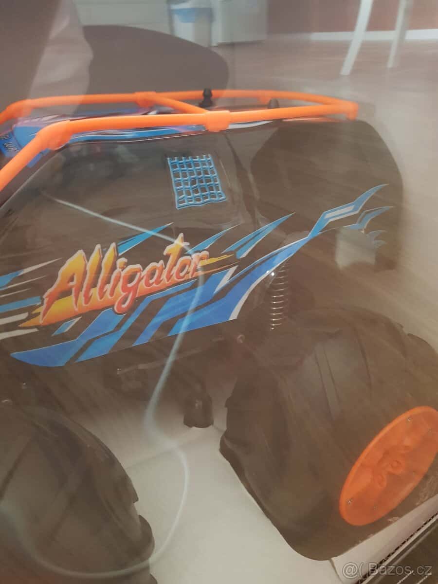 RC auto Alligator 12