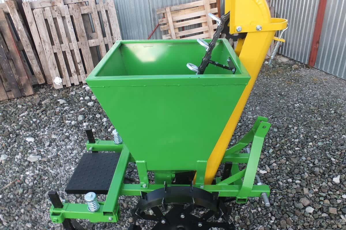 Sazeč na brambory. 2