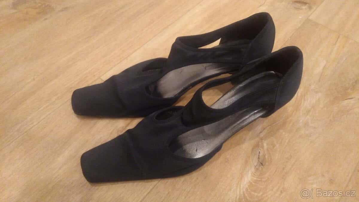Černé lodičky 3
