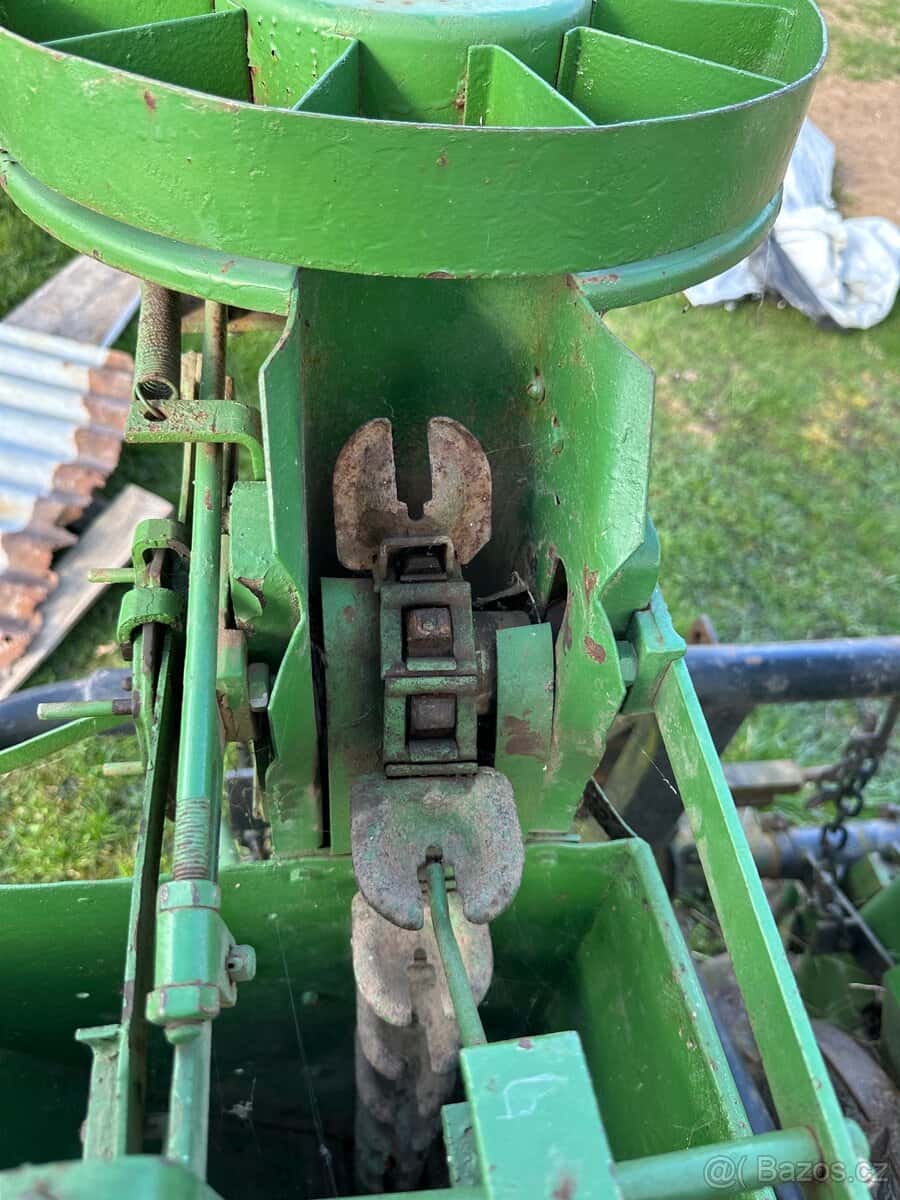 Prodám sazeč brambor 3