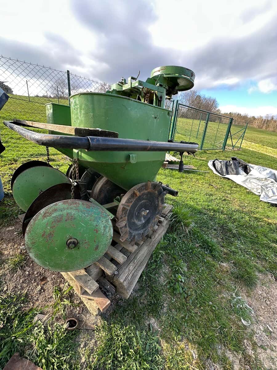 Prodám sazeč brambor 5