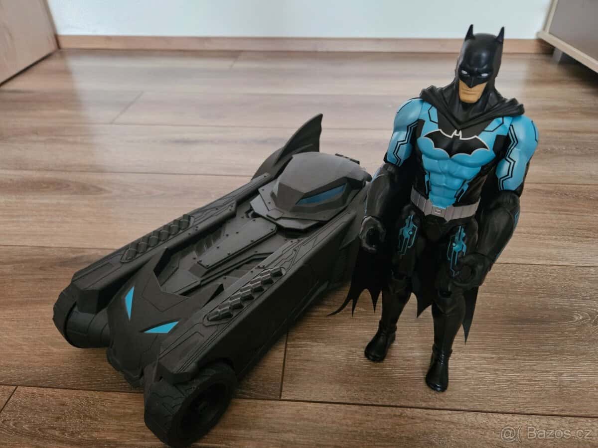 Batman a Batmobile 1