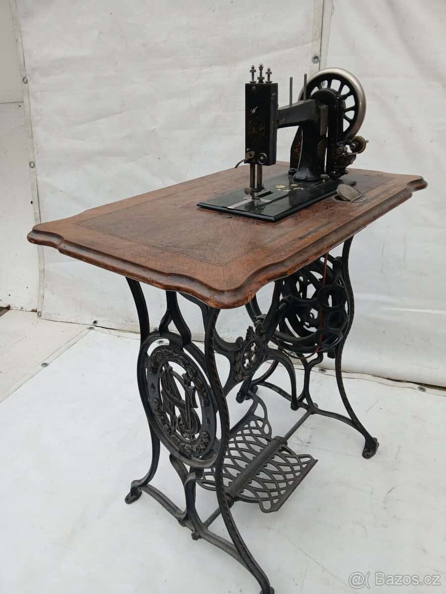 Šicí stroj stary 2