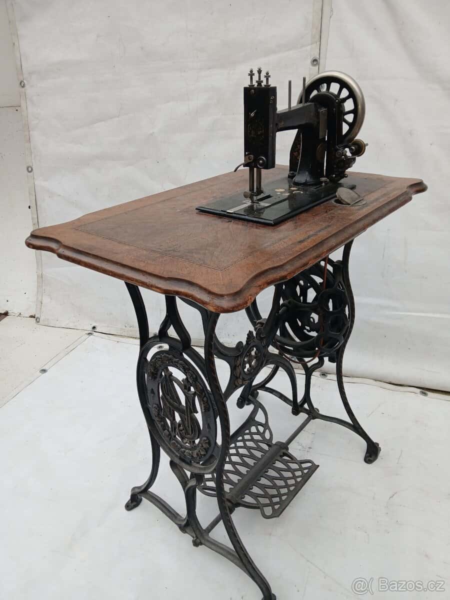 Šicí stroj stary 3