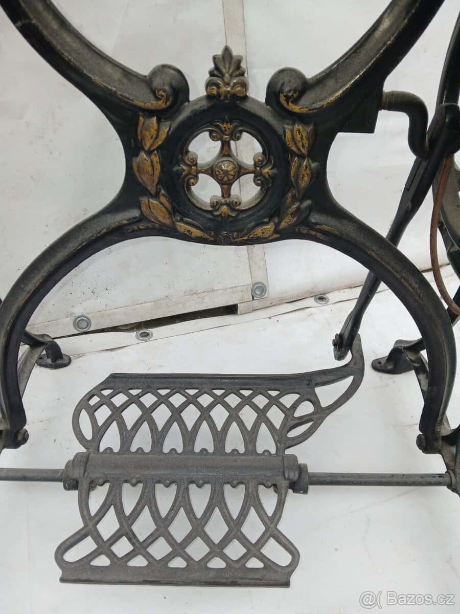 Šicí stroj stary 7