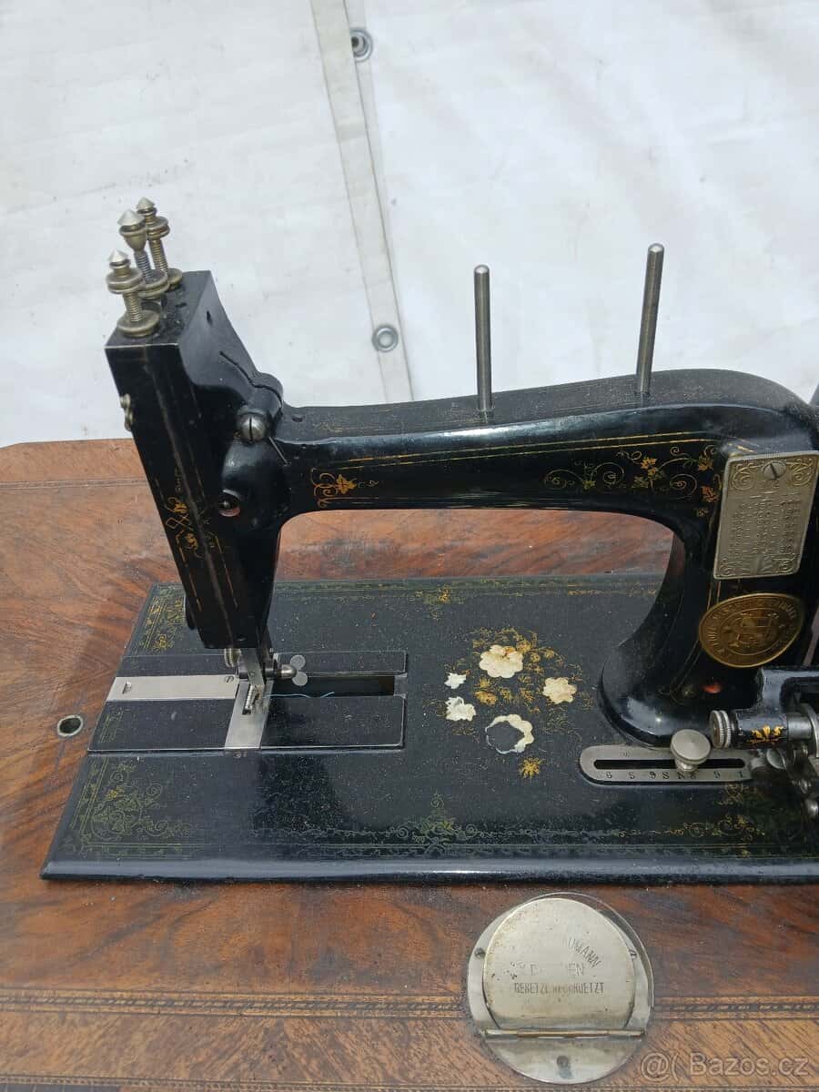Šicí stroj stary 9
