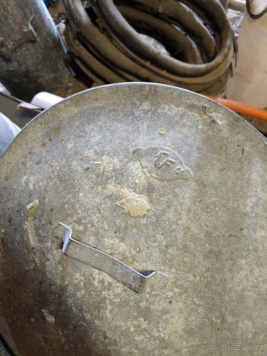 Popelnice - povalecna 2