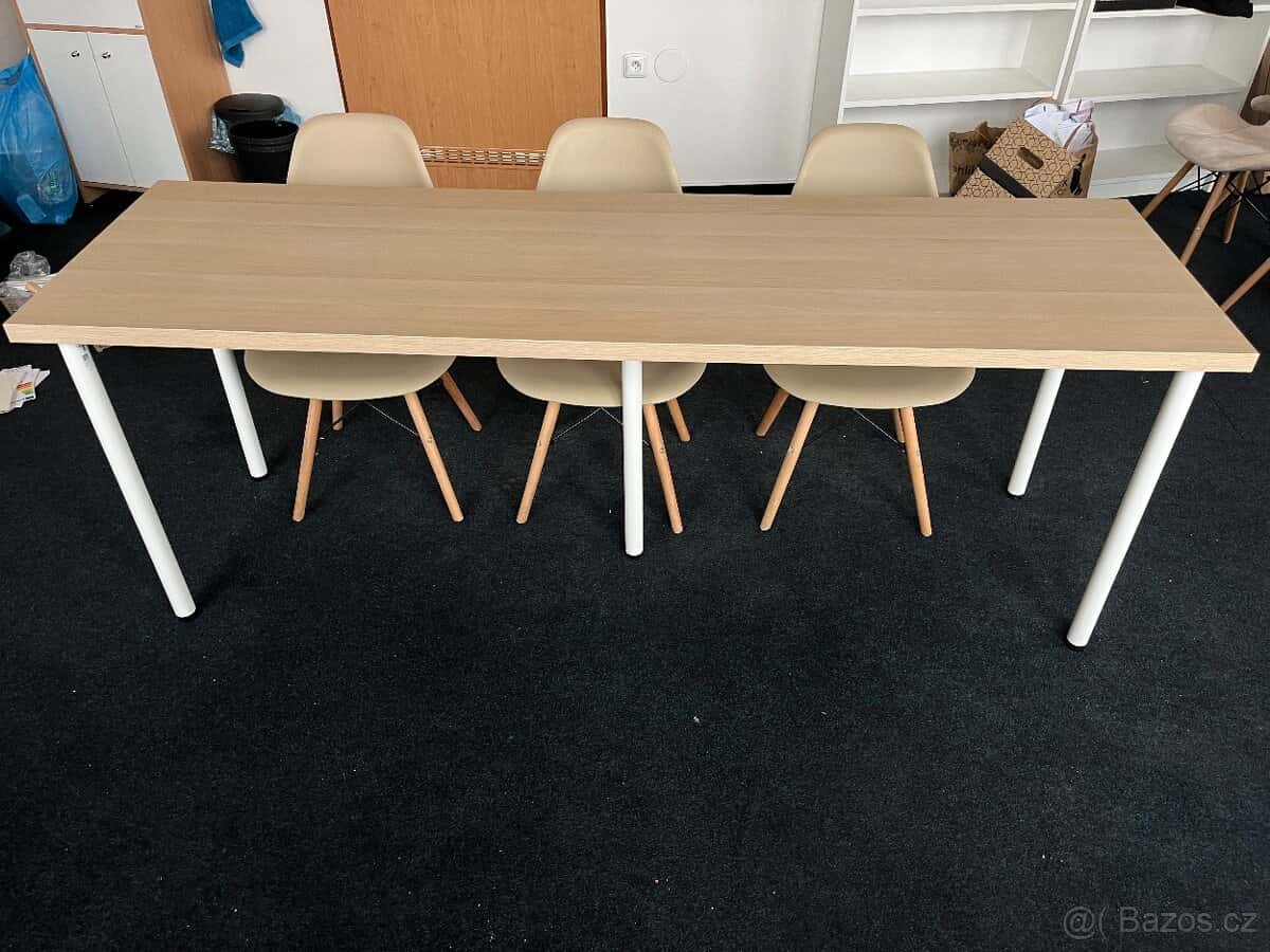 Stůl IKEA 2