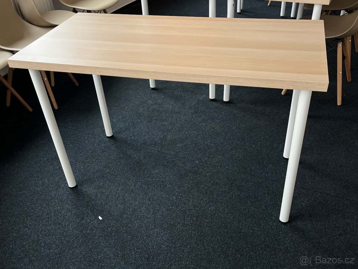 Stůl IKEA 1