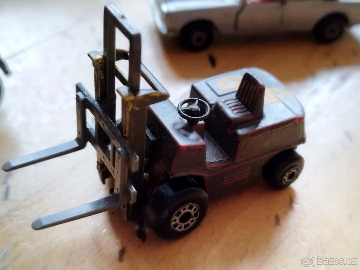 Auta modely Matchbox 9