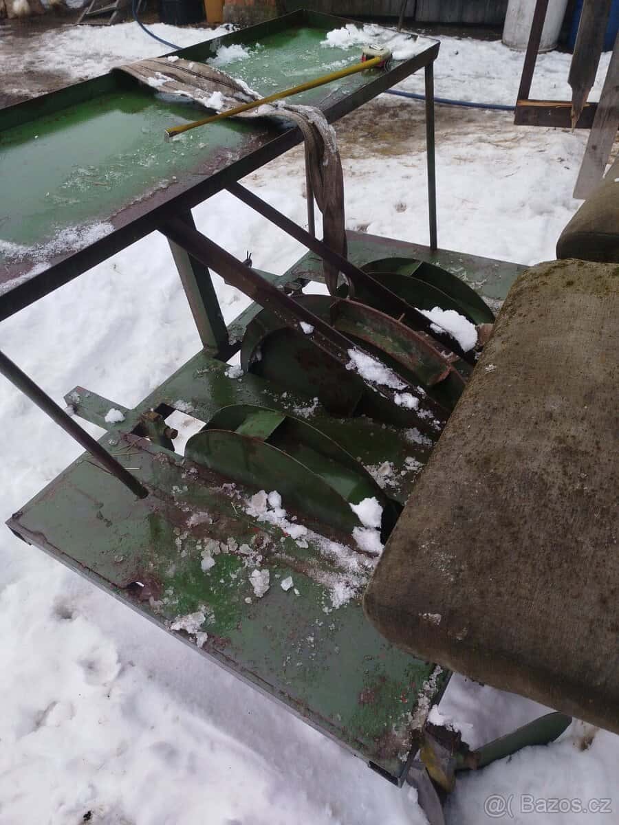 Sazečka na brambory 2